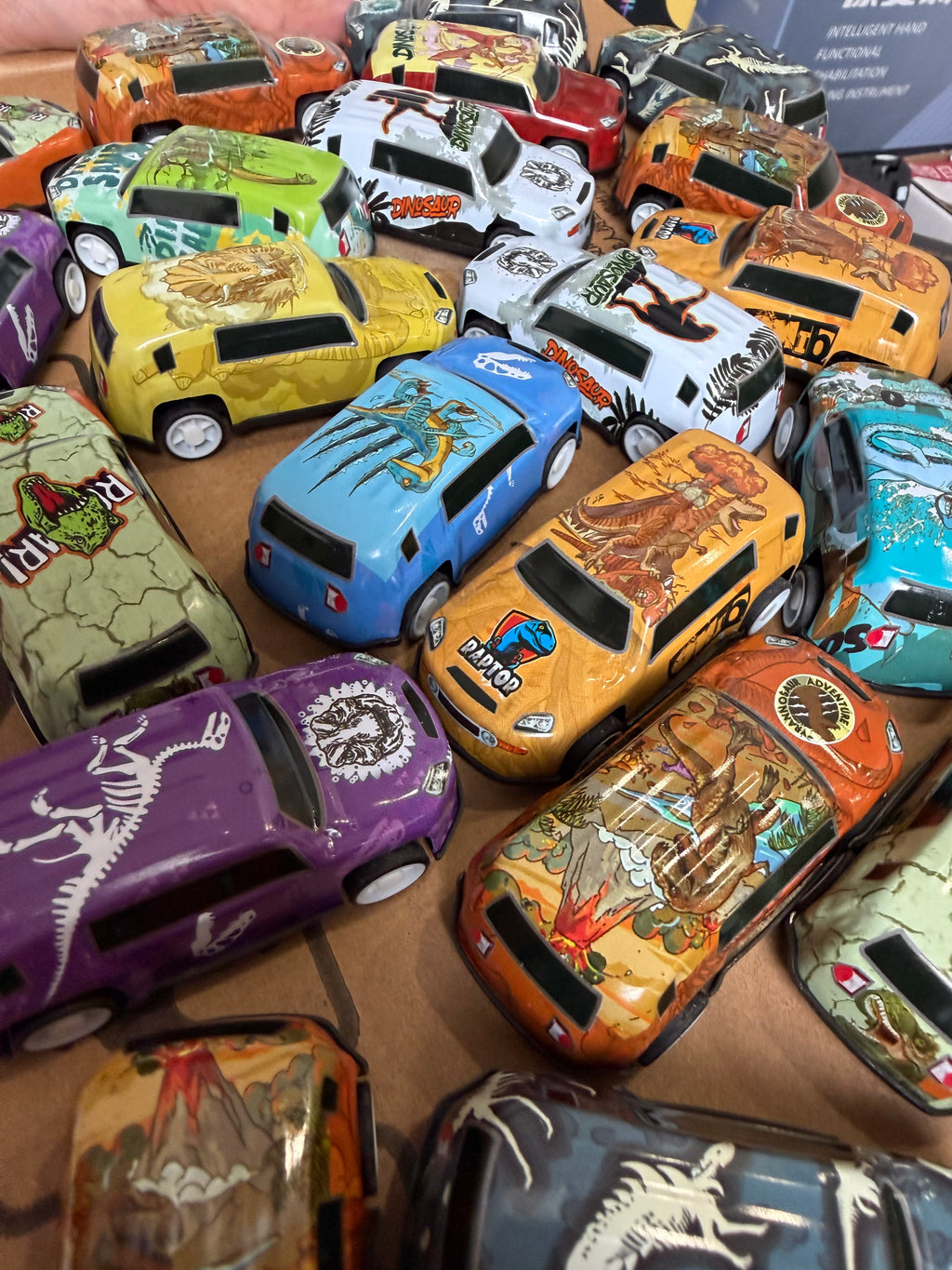 Pack of 100 kids Cars Deal